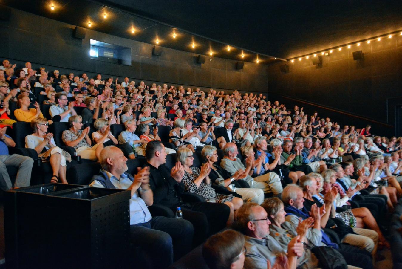 springe Aftensmad kat Teater, film og revy