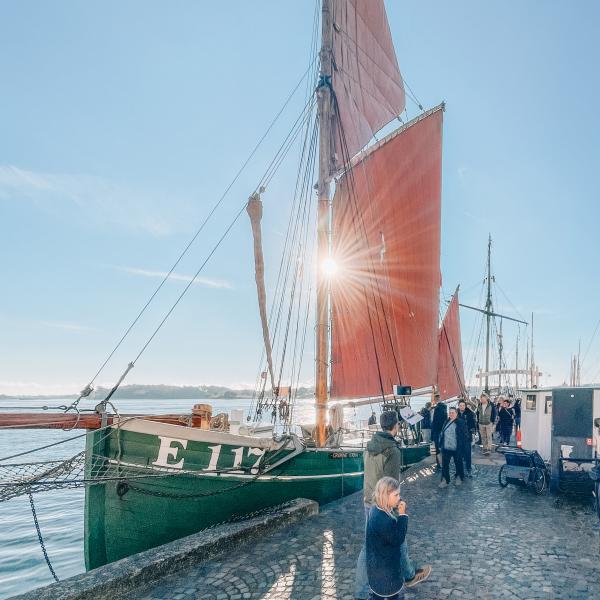 Æbleræs Svendborg, salg fra skibssiderne