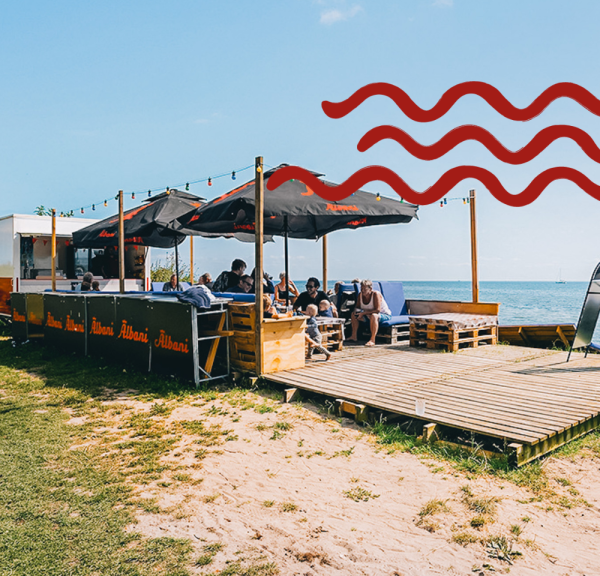 First Camp Bøsøre Strand, Strandbar, Sommer ved Sundet